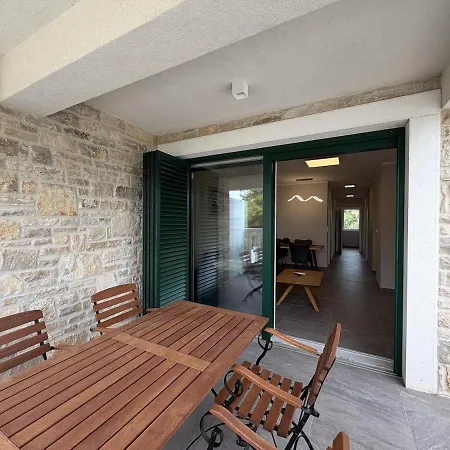 Apartman Two Bedroom Sea View Mrljane